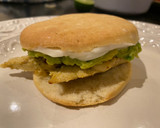 Foto del paso 1 de la receta: Sándwich de pollo con mayonesa y aguacate (Ave Palta Mayo en Chile)