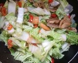 Foto langkah ke 4 dari resep Tumis Sawi Putih Mix Bakso Sapi & Sosis.