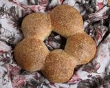 Foto del passaggio 6 della ricetta Corona (o fiore?) di pane integrale con licoli