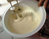 Foto langkah ke 2 dari resep Pukis kismis.