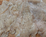 Foto del paso 2 de la receta: Pechugas de pollo a la jardinera con salsa de guajillo