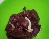 Foto langkah ke 1 dari resep Semur Daging dan Kentang.