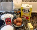 Foto del paso 1 de la receta Bizcocho de leche de coco y Maizena con almíbar de licor de coco