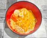 Foto langkah ke 3 dari resep Seblak Mie Jamur.