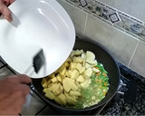 Foto del paso 2 de la receta: Patatas a lo pobre con chorizo