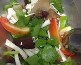 รูปขั้นตอนการทำที่ 2 ของ ยำเห็ดรวมใส่หมูสับ สูตร low sodium : อาหารลดน้ำหนัก
