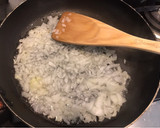 Foto del paso 2 de la receta: Calamares enlatados en su tinta con arroz negro
