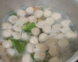 Foto langkah ke 5 dari resep Sayur Sop Baso Ikan.