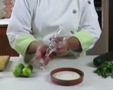 Foto del paso 1 de la receta: Agua de pepino, limón y un toque de perejil