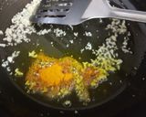A picture of step 2 of Garlic Murmura Bhel.