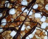 A picture of step 4 of CREAMY CARMEL CRUNCH BARS.