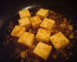 A picture of step 2 of Sweet and Spicy Tofu with Grated Onion.