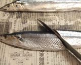 A picture of step 1 of Foolproof Salt-Grilled Pacific Saury in a Frying Pan.