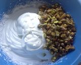 Foto del passaggio 5 della ricetta Semifreddo con pistacchi di Bronte e riduzione di vino passito "Martingana" di Pantelleria