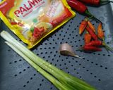 Foto langkah ke 1 dari resep Ayam Goreng Bawang Pedas.
