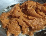 A picture of step 2 of Chicken jalferazi with egg rice.