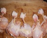 Foto del paso 1 de la receta: Muslo de pollo semideshuesado rebozado