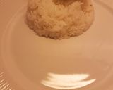 Foto del paso 4 de la receta: Arroz jasmine saborizado con hoja de lima y rødfisk encebollado