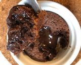 Foto langkah ke 3 dari resep Simple Chocolate Lava Mug Cake (Lava Cake Coklat Simple) - hanya 3 bahan dengan takaran sendok.