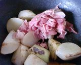A picture of step 2 of Chinese-Style Simmered Daikon Radish and Pork.