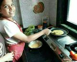 A picture of step 4 of Besan chilla.