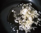 Foto del passaggio 2 della ricetta Risotto al radicchio e crudo