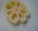 A picture of step 5 of Osechi Flower Vinegar-Pickled Lotus Root.