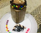 A picture of step 2 of Oreo Chocolate Shake.