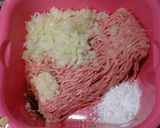 A picture of step 2 of Microwaved Flower Shumai.