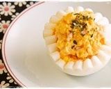 A picture of step 4 of Charaben Side Dish Flower Egg Carved with a Straw.