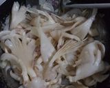 Foto langkah ke 3 dari resep 14. Tumis jamur tiram jagung manis.