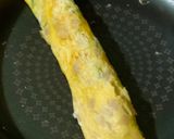 Foto langkah ke 5 dari resep Telur Gulung Crab Stick (Tamago).