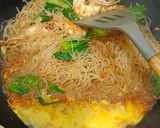 Foto langkah ke 6 dari resep Bihun Udang Pedas.