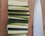 Une image de l'étape 2 de Pickels de courgette au curcuma.