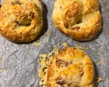 Sonkás-sajtos perecek recept fázis 3 fotója