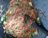 Foto langkah ke 6 dari resep Bihun Goreng Sayuran.