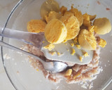Foto del paso 2 de la receta: Huevos rellenos con bechamel de queso azul
