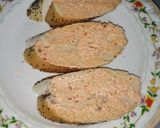 A picture of step 3 of Chichen, avocado sandwich.