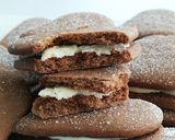 Une image de l'étape 3 de Biscuits coeur fourrés au chocolat blanc.
