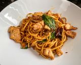 รูปขั้นตอนการทำที่ 7 ของ บะหมี่เหลืองไก่ผัดพริกเผา