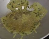 Foto langkah ke 2 dari resep Rempeyek kacang hijau, aroma daun jeruk.