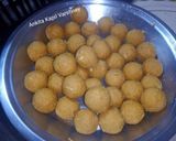 A picture of step 5 of Besan Ladoo.
