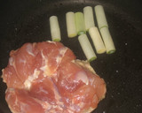 A picture of step 2 of Duck-Nanban Udon Made with Chicken.