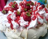 A picture of step 8 of Strawberry pavlova.