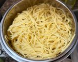 Foto langkah ke 1 dari resep Spaghetti Aglio e Olio.
