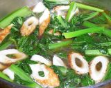 A picture of step 3 of Farmhouse Recipe - Komatsuna Greens and Chikuwa Simmered in a Light Broth.