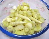 A picture of step 1 of Bamboo Shoot Soup, a Regional Speciality.