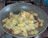 Foto del paso 1 de la receta Revuelto individual de patatas y jamón serrano