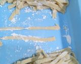Foto langkah ke 4 dari resep Stik bawang, ladrang (no baking powder).