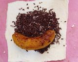 Foto langkah ke 3 dari resep Roti Goreng Pisang Coklat.